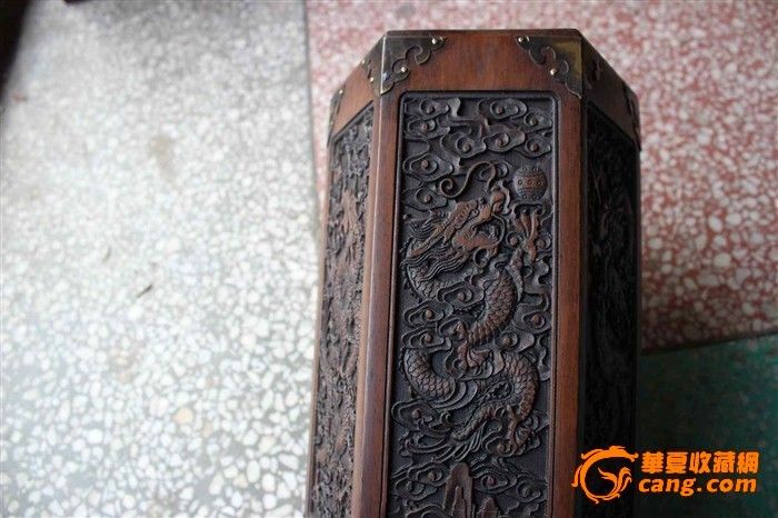 花梨木雕<em>龙纹</em>大笔筒 上下棱角都包有铜片_花梨