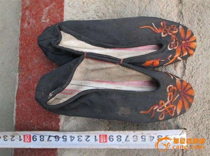 一对清代小脚<em>女人绣花鞋</em>(另类收藏_一对清代小