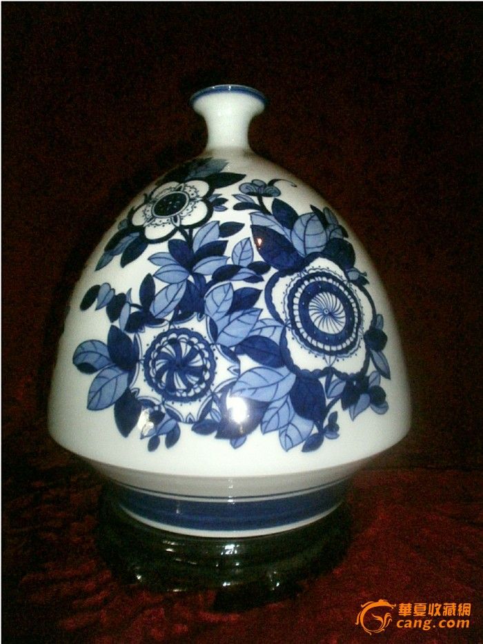 中国陶瓷设计艺术大师手绘作品青花装饰瓶