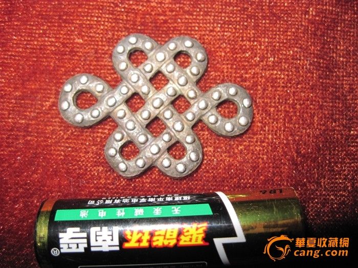 地摊交易区所展示的物品交易信息,其真实性、准确性和合法性由信息发布人负责,华夏收藏网不承担任何法律责任。 华夏收藏网有两种交易模式,1、买卖双方私下协商自行交易;2、买卖双方委托华夏收藏网代理交易。 凡是用户私下交易免费,但本网不承担任何责任。华夏收藏网提醒:为保障您的利益,推荐您选择委托华夏收藏网代理交易,具体安全交易方法如下: 代理交易其运作的实质是以华夏收藏网为货与款转移的中介,提供让买卖双方都放心货款转移的一种服务。 1、买卖双方通过看图、交流达成交易意向,买家将货款作为押金汇至本网,本网收到押金