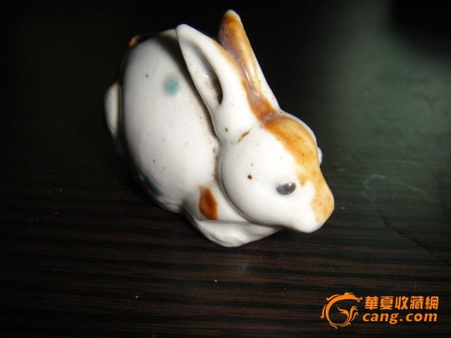 地摊交易区所展示的物品交易信息,其真实性、准确性和合法性由信息发布人负责,华夏收藏网不承担任何法律责任。 华夏收藏网有两种交易模式,1、买卖双方私下协商自行交易;2、买卖双方委托华夏收藏网代理交易。 凡是用户私下交易免费,但本网不承担任何责任。华夏收藏网提醒:为保障您的利益,推荐您选择委托华夏收藏网代理交易,具体安全交易方法如下: 代理交易其运作的实质是以华夏收藏网为货与款转移的中介,提供让买卖双方都放心货款转移的一种服务。 1、买卖双方通过看图、交流达成交易意向,买家将货款作为押金汇至本网,本网收到押金
