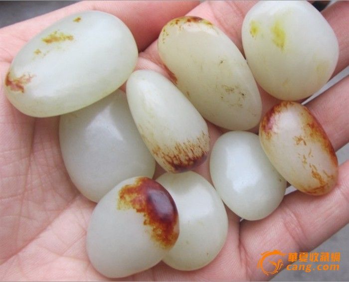 和田玉籽料红皮原石图1