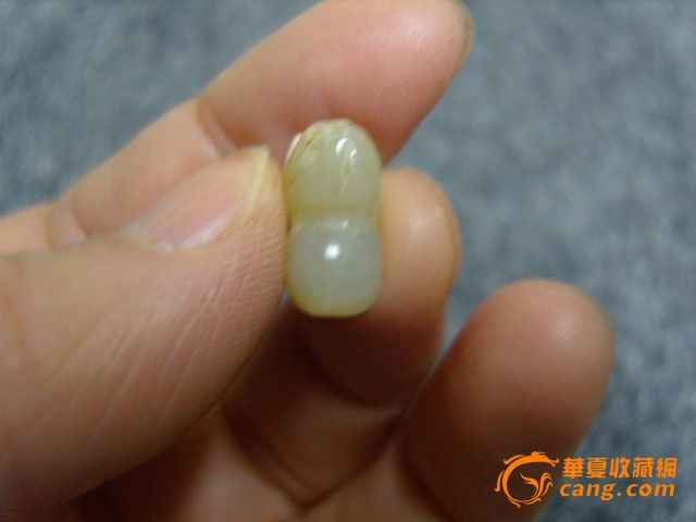 地摊交易区所展示的物品交易信息,其真实性、准确性和合法性由信息发布人负责,华夏收藏网不承担任何法律责任。 华夏收藏网有两种交易模式,1、买卖双方私下协商自行交易;2、买卖双方委托华夏收藏网代理交易。 凡是用户私下交易免费,但本网不承担任何责任。华夏收藏网提醒:为保障您的利益,推荐您选择委托华夏收藏网代理交易,具体安全交易方法如下: 代理交易其运作的实质是以华夏收藏网为货与款转移的中介,提供让买卖双方都放心货款转移的一种服务。 1、买卖双方通过看图、交流达成交易意向,买家将货款作为押金汇至本网,本网收到押金
