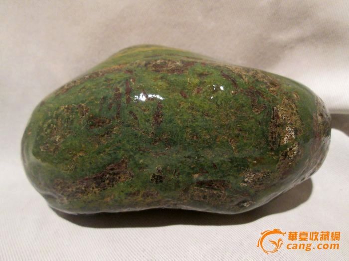 绿色的石头有哪些_绿色石头是什么石_青色的石头是什么石头