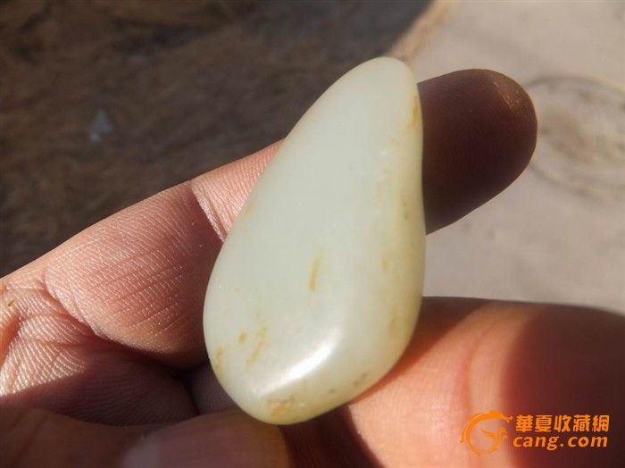 疆和田青白玉籽料_新疆和田青白玉籽料价格_