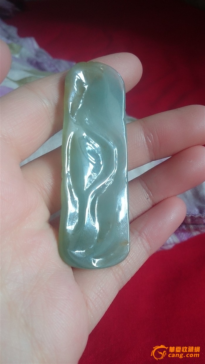 一个油青冰种翡翠达摩挂件