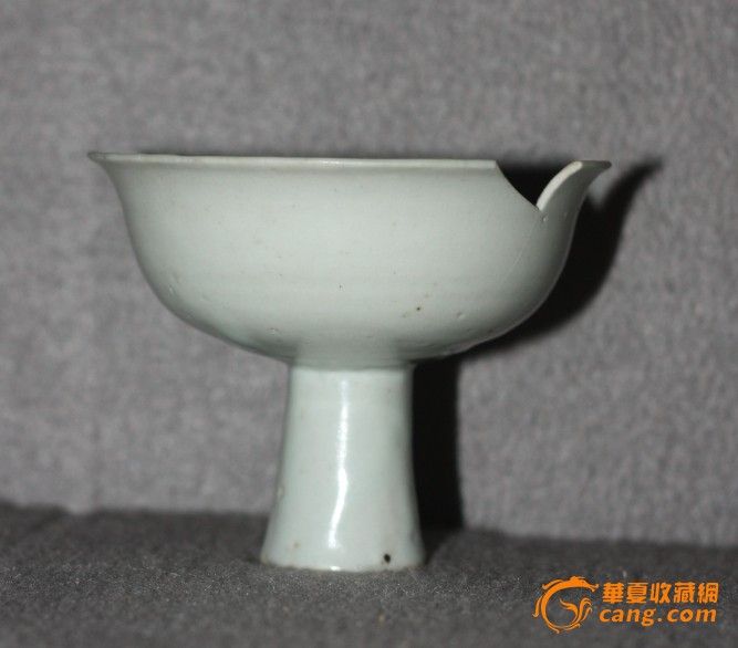 元代枢俯<em>龙纹</em>高足杯残件标本_元代枢俯<em>龙纹</em>高