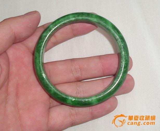 翡翠干青种祖母绿手镯一支_翡翠干青种祖母绿