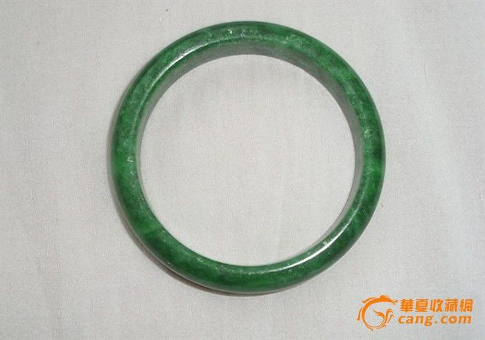翡翠干青种祖母绿手镯一支_翡翠干青种祖母绿
