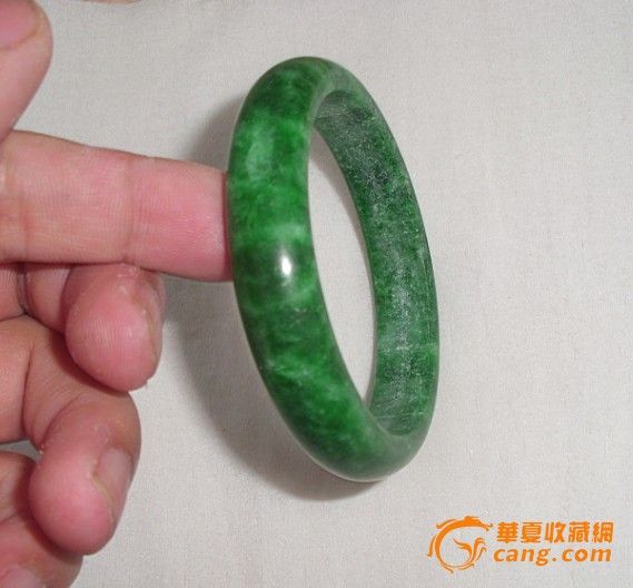 翡翠干青种祖母绿手镯一支_翡翠干青种祖母绿