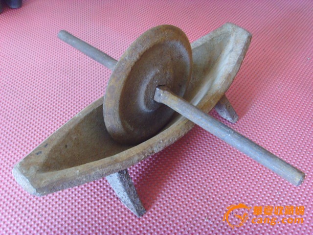 铁质船形/四足芯棒滚轮/古代中草药研磨槽器具/约24斤重