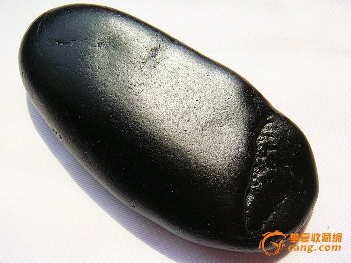新疆和田墨玉真皮籽料原石390克_新疆和田墨玉真皮籽料原石390克价格_新疆和田墨玉真皮籽料原石390克图片_来自藏友西部疯子_玉石_地摊交易_华夏收藏网 cang.com