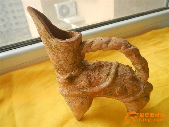 战汉绳柄鬲足红陶鬹