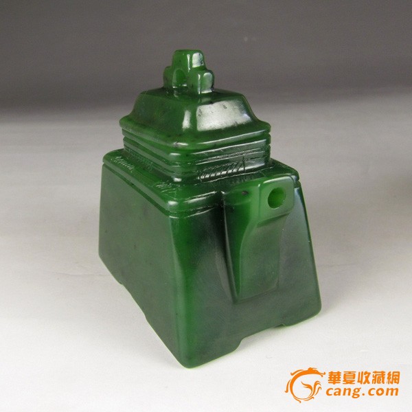 做工精湛 老坑菠菜绿和田玉碧玉精雕 茶壶摆件