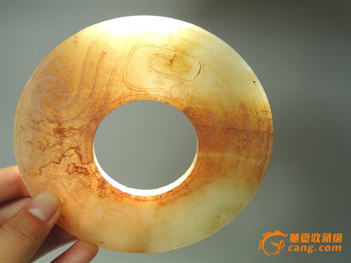 西周晚期和田玉龙纹大玉环