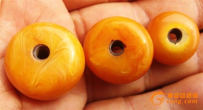 清代鸡油黄蜜蜡珠3颗_清代鸡油黄蜜蜡珠3颗价格_清代鸡油黄蜜蜡珠3颗图片_来自藏友zameen_杂项_地摊交易_华夏收藏网 cang.com