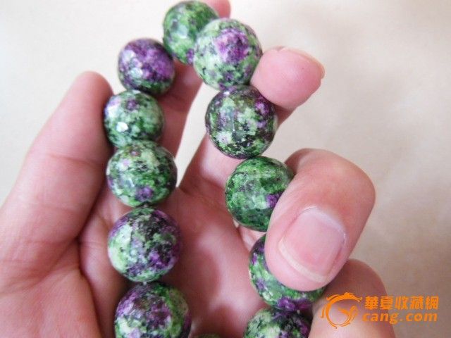 地摊交易区所展示的物品交易信息,其真实性、准确性和合法性由信息发布人负责,华夏收藏网不承担任何法律责任。 华夏收藏网有两种交易模式,1、买卖双方私下协商自行交易;2、买卖双方委托华夏收藏网代理交易。 凡是用户私下交易免费,但本网不承担任何责任。华夏收藏网提醒:为保障您的利益,推荐您选择委托华夏收藏网代理交易,具体安全交易方法如下: 代理交易其运作的实质是以华夏收藏网为货与款转移的中介,提供让买卖双方都放心货款转移的一种服务。 1、买卖双方通过看图、交流达成交易意向,买家将货款作为押金汇至本网,本网收到押金