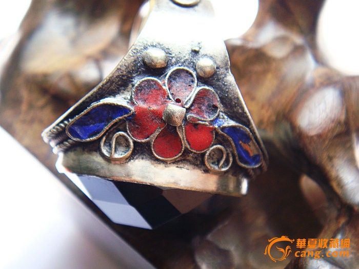 清代纹银珐琅彩蓝宝石切面戒指_清代纹银珐琅