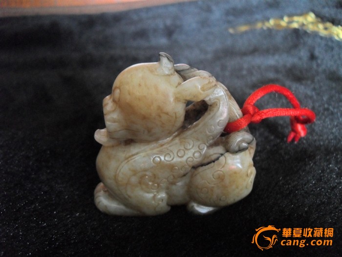 明代的和田玉独角瑞兽把件