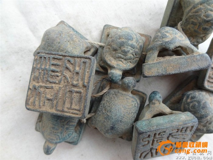乡下收来一套战汉时期青铜龟印章
