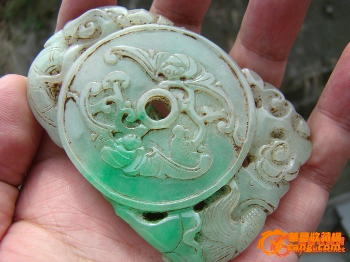 清代老坑翡翠飘翠色镂空双面工老翠玉(福在眼前 生意兴隆)把件