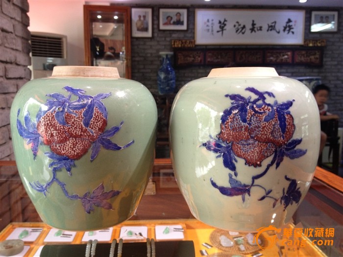 康熙青花釉里红三多罐一对