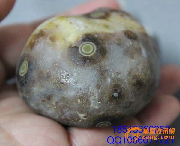 老玛瑙带天眼原石把件_老玛瑙带天眼原石把件