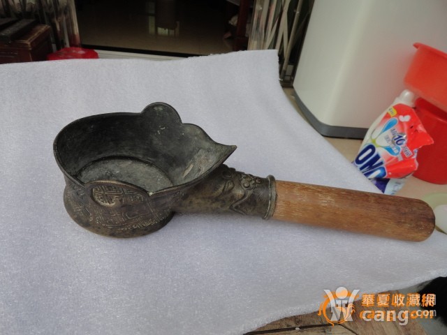 晚清民国民间古旧遗留物之带木柄精工铜熨斗