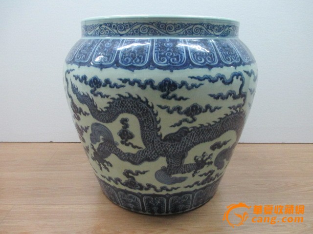 大明宣德青花龙纹卷缸