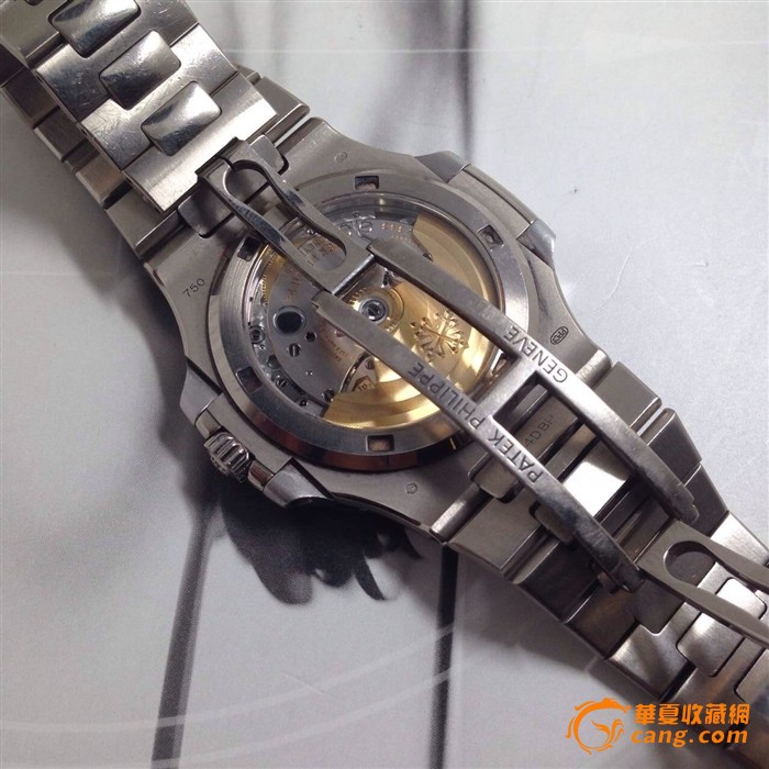 百达翡丽运动表系列5713/1g 18k全白金钻圈