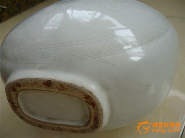 地摊 陶瓷 明清 ></p></a> 明代永乐甜白釉绶带扁瓶