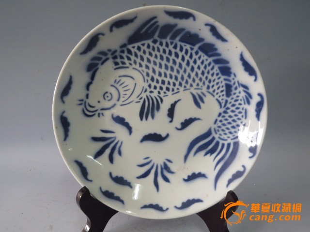 青花鱼纹盘子