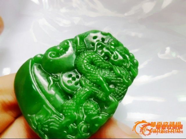 全绿天然翡翠干青铁龙生龙腾天下吊坠祖母绿翡翠龙牌挂件_全绿天然翡翠干青铁龙生龙腾天下吊坠祖母绿翡翠龙牌挂件价格_全绿天然翡翠干青铁龙生龙腾天下吊坠祖母绿翡翠龙牌挂件图片_来自藏友玉友珠宝_玉石_地摊交易_华夏收藏网 cang.com