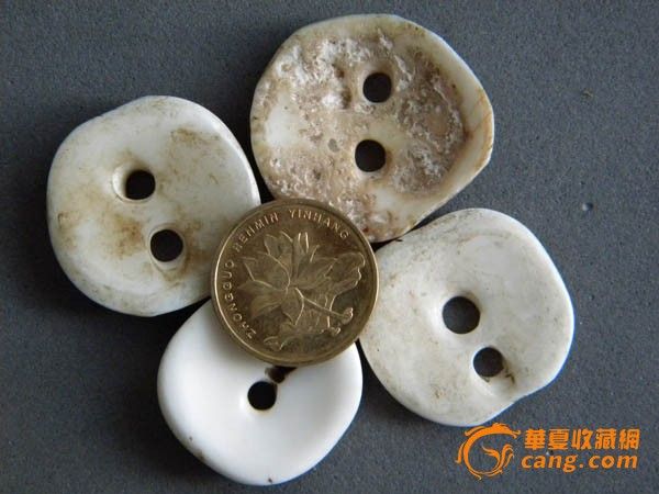 地摊交易区所展示的物品交易信息,其真实性、准确性和合法性由信息发布人负责,华夏收藏网不承担任何法律责任。 华夏收藏网有两种交易模式,1、买卖双方私下协商自行交易;2、买卖双方委托华夏收藏网代理交易。 凡是用户私下交易免费,但本网不承担任何责任。华夏收藏网提醒:为保障您的利益,推荐您选择委托华夏收藏网代理交易,具体安全交易方法如下: 代理交易其运作的实质是以华夏收藏网为货与款转移的中介,提供让买卖双方都放心货款转移的一种服务。 1、买卖双方通过看图、交流达成交易意向,买家将货款作为押金汇至本网,本网收到押金