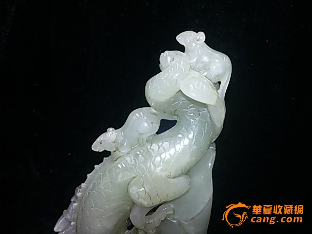 玉雕龙摆件