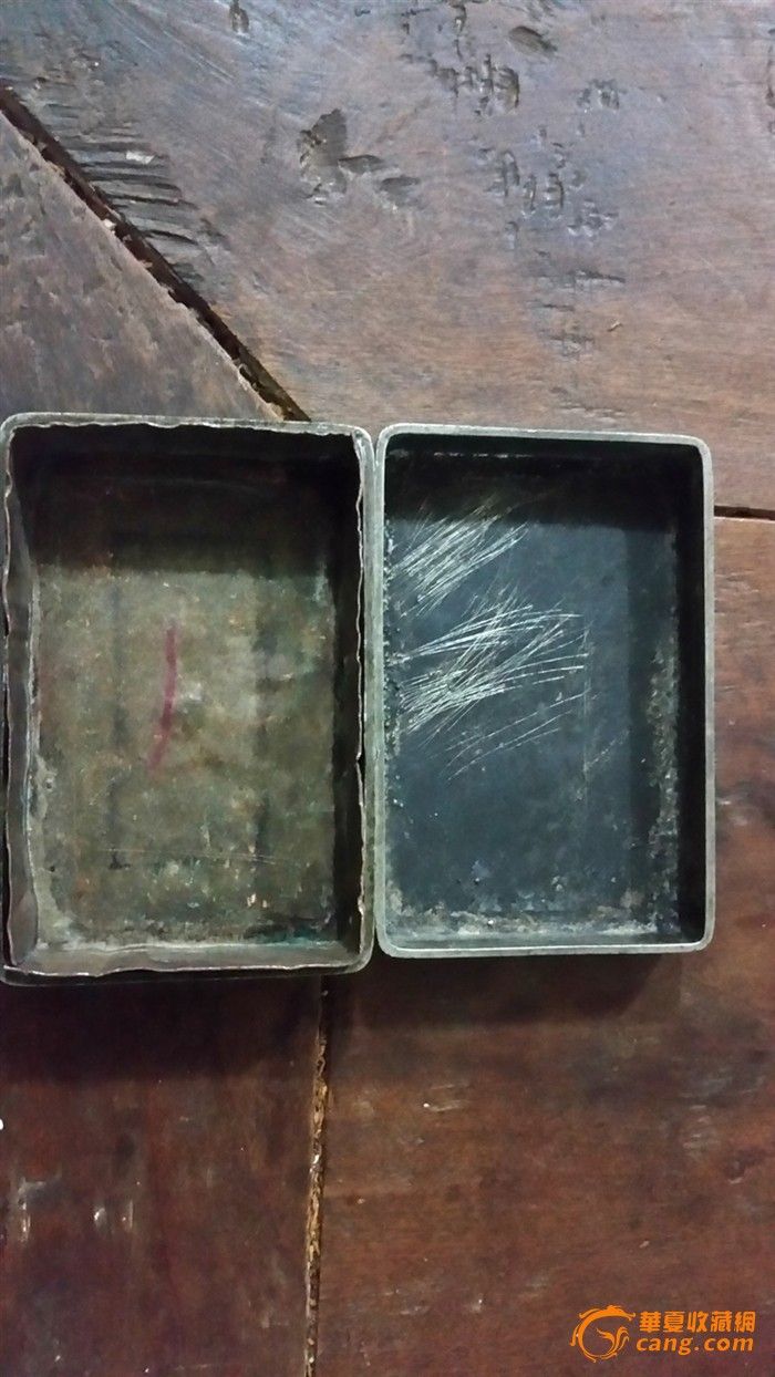 地摊交易区所展示的物品交易信息,其真实性、准确性和合法性由信息发布人负责,华夏收藏网不承担任何法律责任。 华夏收藏网有两种交易模式,1、买卖双方私下协商自行交易;2、买卖双方委托华夏收藏网代理交易。 凡是用户私下交易免费,但本网不承担任何责任。华夏收藏网提醒:为保障您的利益,推荐您选择委托华夏收藏网代理交易,具体安全交易方法如下: 代理交易其运作的实质是以华夏收藏网为货与款转移的中介,提供让买卖双方都放心货款转移的一种服务。 1、买卖双方通过看图、交流达成交易意向,买家将货款作为押金汇至本网,本网收到押金