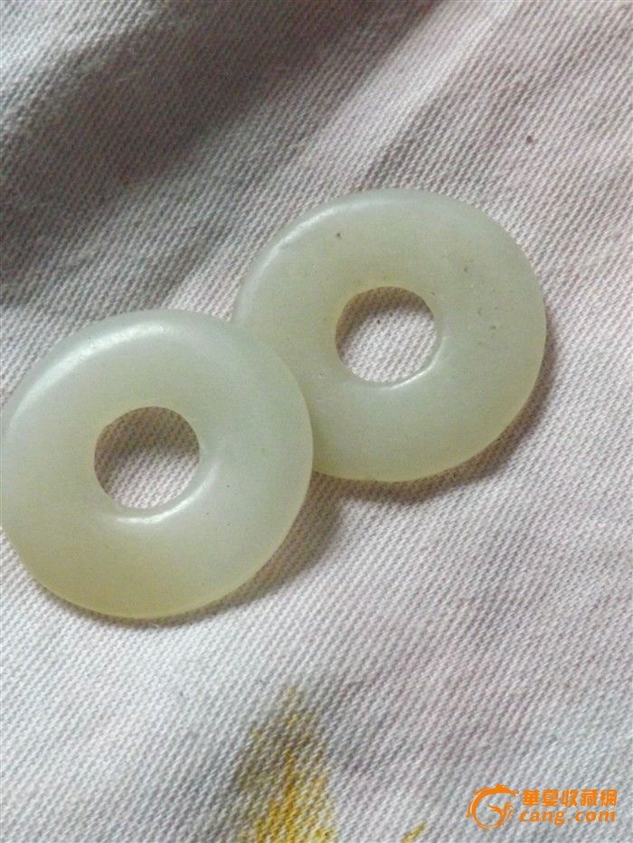 老和田平安扣价格_两个完美的老和田平安扣图