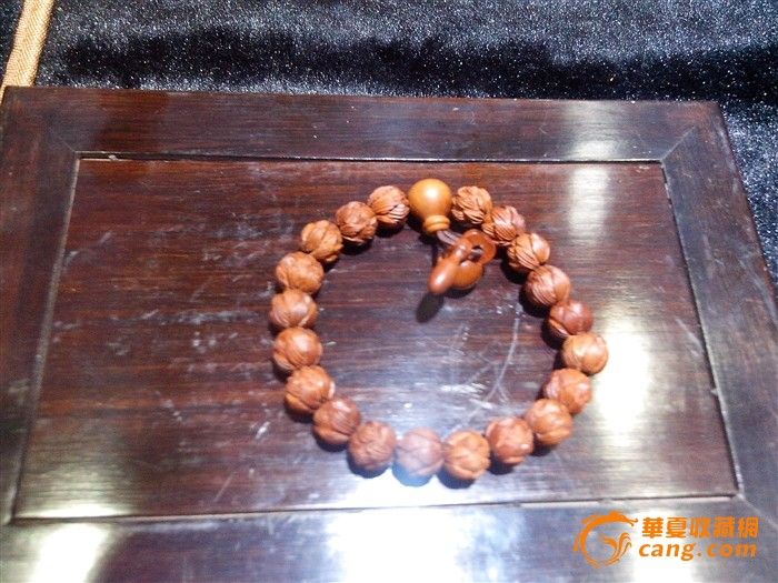 地摊交易区所展示的物品交易信息,其真实性、准确性和合法性由信息发布人负责,华夏收藏网不承担任何法律责任。 华夏收藏网有两种交易模式,1、买卖双方私下协商自行交易;2、买卖双方委托华夏收藏网代理交易。 凡是用户私下交易免费,但本网不承担任何责任。华夏收藏网提醒:为保障您的利益,推荐您选择委托华夏收藏网代理交易,具体安全交易方法如下: 代理交易其运作的实质是以华夏收藏网为货与款转移的中介,提供让买卖双方都放心货款转移的一种服务。 1、买卖双方通过看图、交流达成交易意向,买家将货款作为押金汇至本网,本网收到押金