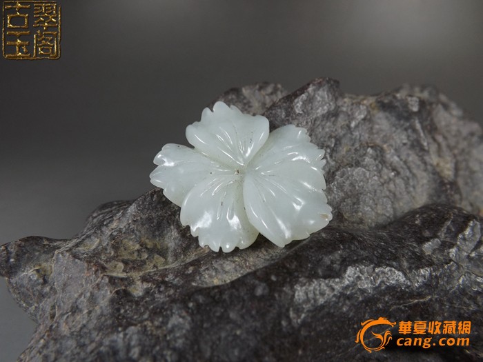 明代和田白玉五瓣大玉花