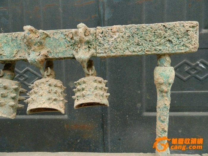 出土的青铜器编钟