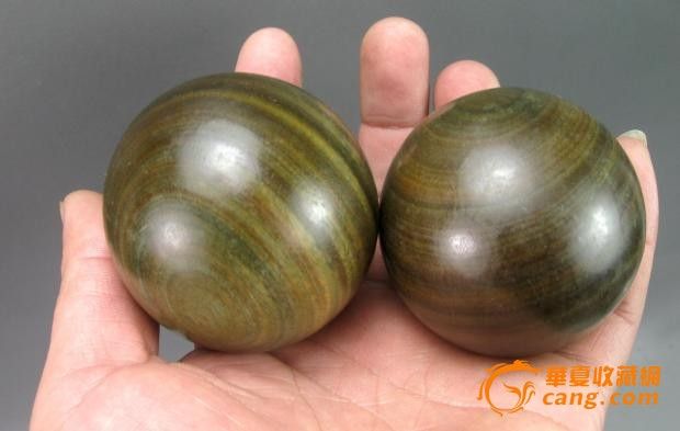 一对天然绿檀木手球
