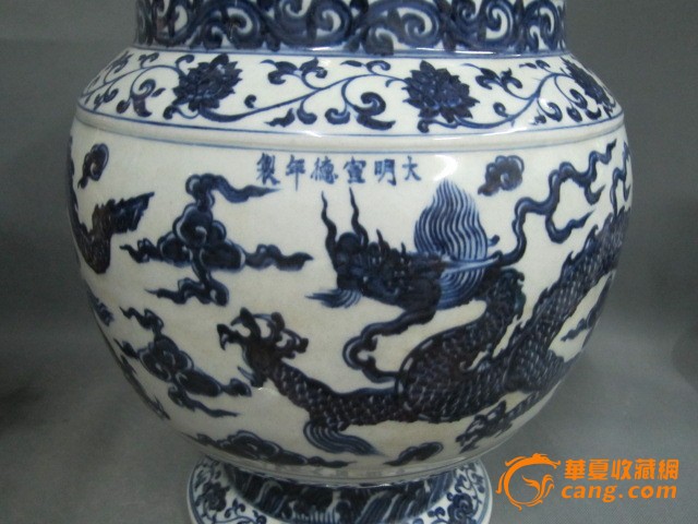 明代青花龙纹鸡腿大罐