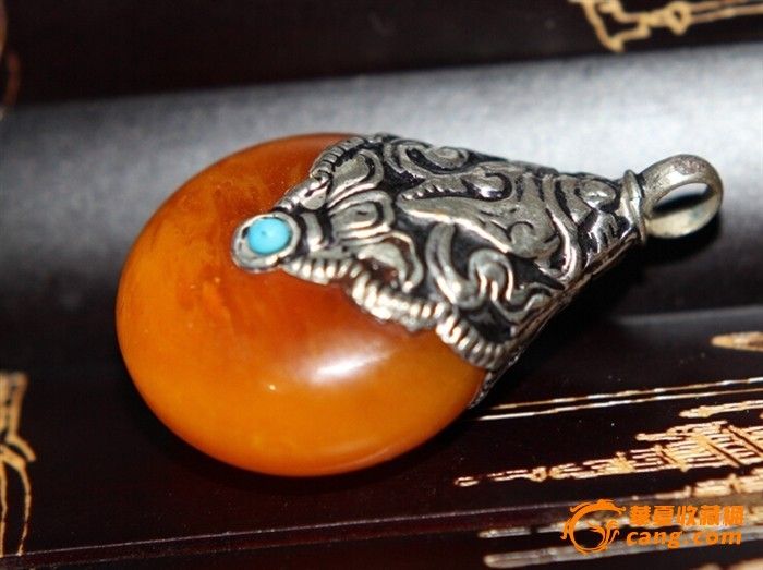 藏饰蜜蜡包银吊坠开光辟邪保平安_藏饰蜜蜡包银吊坠开光辟邪保平安价格_藏饰蜜蜡包银吊坠开光辟邪保平安图片_来自藏友名家古苑_珠宝_地摊交易_华夏收藏网 cang.com