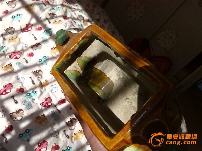 地摊交易区所展示的物品交易信息,其真实性、准确性和合法性由信息发布人负责,华夏收藏网不承担任何法律责任。 华夏收藏网有两种交易模式,1、买卖双方私下协商自行交易;2、买卖双方委托华夏收藏网代理交易。 凡是用户私下交易免费,但本网不承担任何责任。华夏收藏网提醒:为保障您的利益,推荐您选择委托华夏收藏网代理交易,具体安全交易方法如下: 代理交易其运作的实质是以华夏收藏网为货与款转移的中介,提供让买卖双方都放心货款转移的一种服务。 1、买卖双方通过看图、交流达成交易意向,买家将货款作为押金汇至本网,本网收到押金
