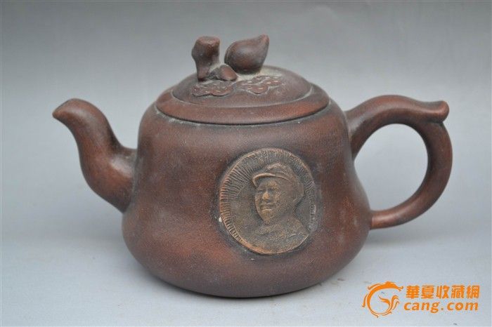 文革顾景舟底款毛主席头像寿桃紫砂壶_文革顾景舟底款毛主席头像寿桃紫砂壶价格_文革顾景舟底款毛主席头像寿桃紫砂壶图片_来自藏友广交天下藏友2008_陶瓷_地摊交易_华夏收藏网 cang.com