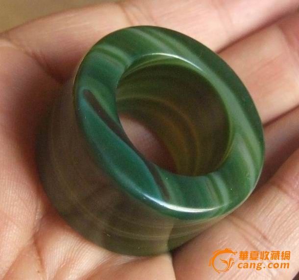 一件少见的绿玛瑙扳指