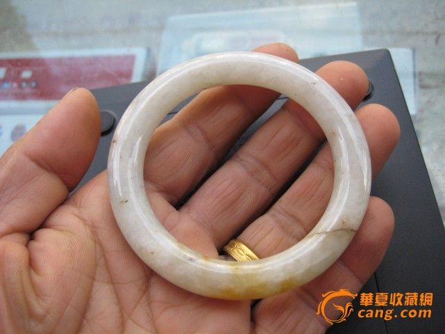 清代翡翠手镯，有裂纹_清代翡翠手镯，有裂纹价格_清代翡翠手镯，有裂纹图片_来自藏友天下奇闻_玉石_地摊交易_华夏收藏网 cang.com