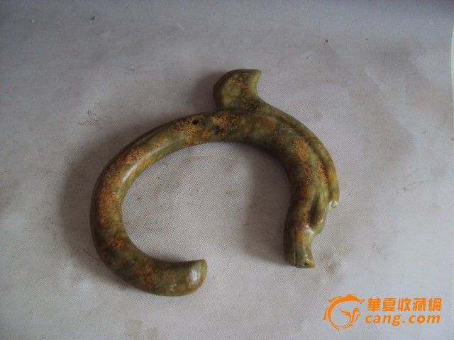 地摊交易区所展示的物品交易信息,其真实性、准确性和合法性由信息发布人负责,华夏收藏网不承担任何法律责任。 华夏收藏网有两种交易模式,1、买卖双方私下协商自行交易;2、买卖双方委托华夏收藏网代理交易。 凡是用户私下交易免费,但本网不承担任何责任。华夏收藏网提醒:为保障您的利益,推荐您选择委托华夏收藏网代理交易,具体安全交易方法如下: 代理交易其运作的实质是以华夏收藏网为货与款转移的中介,提供让买卖双方都放心货款转移的一种服务。 1、买卖双方通过看图、交流达成交易意向,买家将货款作为押金汇至本网,本网收到押金