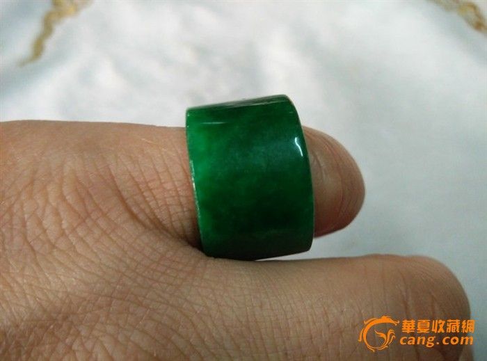 翡翠干青玉板指_翡翠干青玉板指价格_翡翠干青玉板指图片_来自藏友宏宝轩古玩店_玉石_地摊交易_华夏收藏网 cang.com