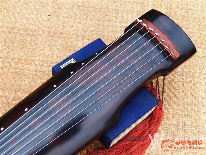 代朋友转让闲置古琴一张